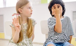 كيف تتعامل الأم مع نوبات الغضب عند الأطفال المتكررة؟
