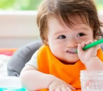 5 أخطاء شائعة في تغذية الأطفال الرضع   تجنبيها تمامًا